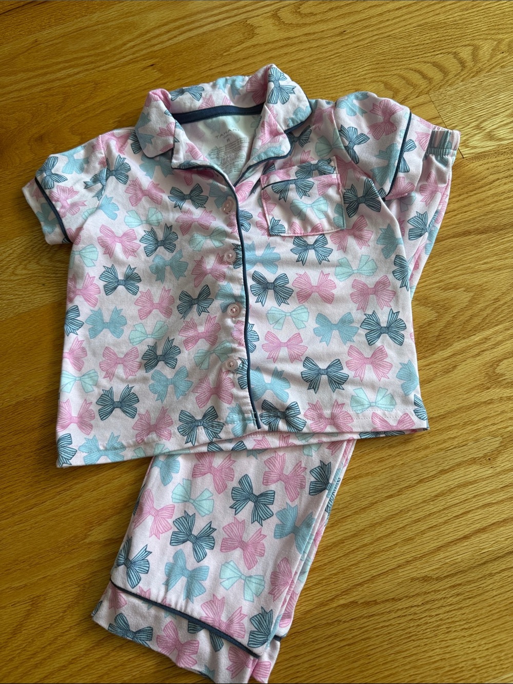 Tahari Pink Bow Print Short Sleeve Pajama Set with Blue Accents